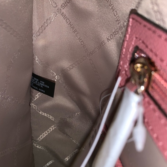 Michael Kors voyager east west tote - Picture 4 of 8